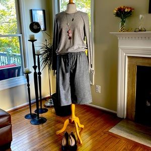 Banana Republic women’s XL grey sweater. Wool, cashmere blend.